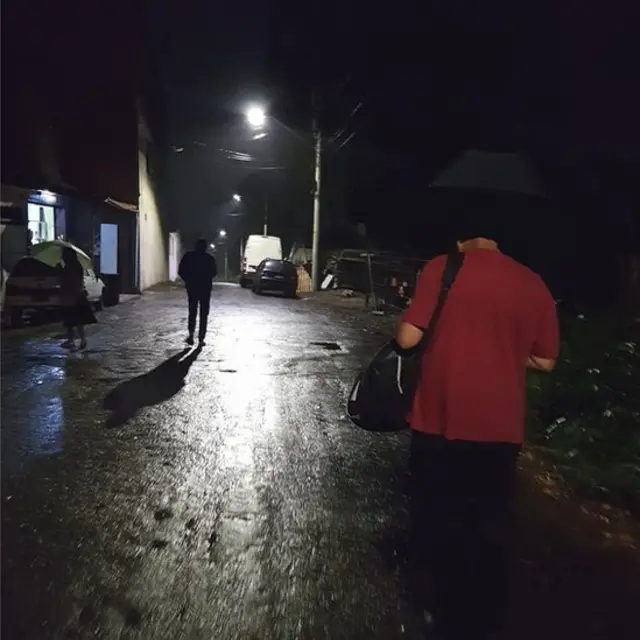 Ludovico caminha da casa para o pontoapostador esportivoônibusapostador esportivoSão Mateus