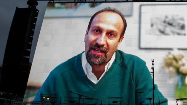 وکیل اصغر فرهادی گفته "پرونده ابتدا در دادگاه کیفری دو و سپس در دادگاه تجدیدنظر مورد رسیدگی مجدد قرار میگیرد"