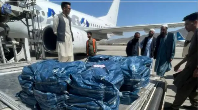 محموله دلار در میدان هوایی کابل