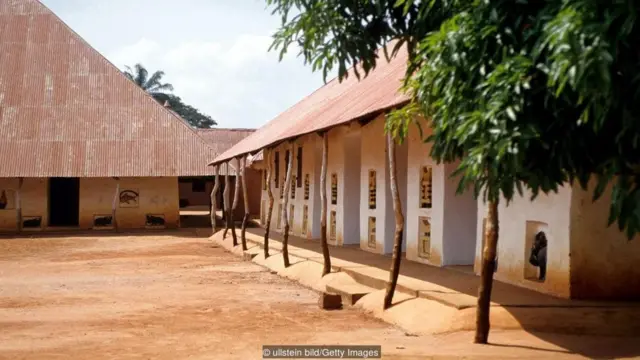 Sejarah kerajaan Dahomey dirawat di Kerajaan Abomey di Benin modern