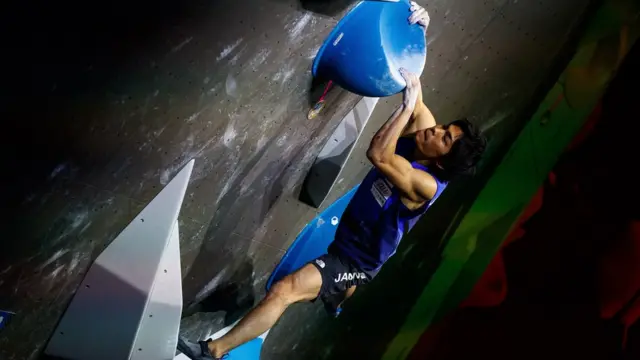 وافقت اللجنة بالإجماع على مقترح إضافة الرياضات الخمس دفعة واحدة