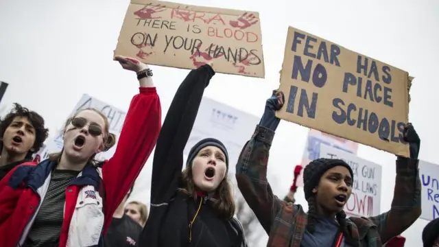 دانشآموزان دبیرستانهای مختلف در آمریکا خود را برای برگزاری یک تظاهرات بزرگ در ۲۴ ماه مارس آینده در پایتخت آماده میکنند