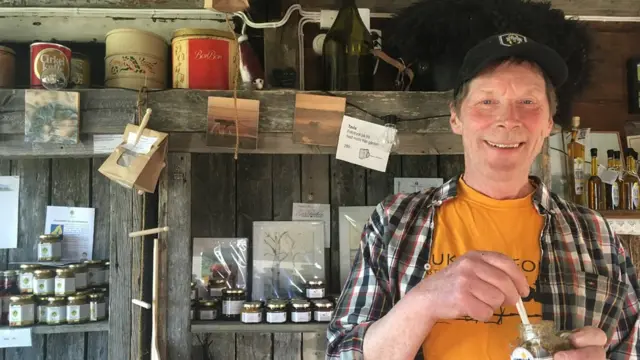 Per Pesula en su tienda