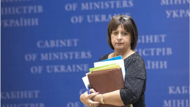 Реструктуризація зовнішніх боргів, проведена у 2015 міністром фінансів Наталією Яресько дозволила Україні уникнути дефолту, проте потягла нові зобов'язання перед кредиторами