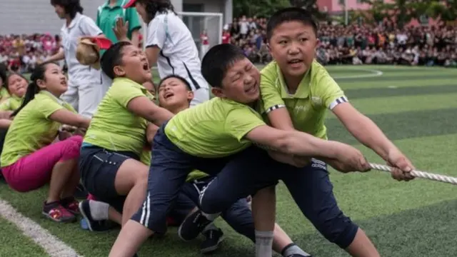 Балдарды спортко тартуу активдүү жүрөт.