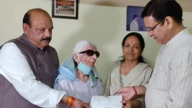 کانگریس کے ریاست میں سابق صدر کو پشپا نے یہ وصیت نامہ سونپا