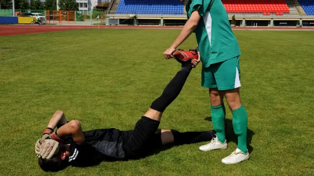 На футбольном поле это случается почти в каждом матче