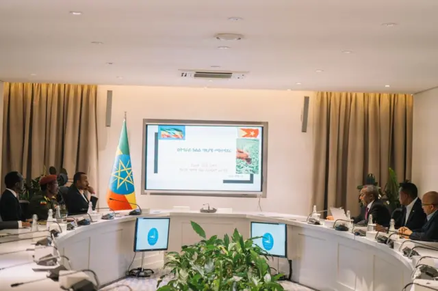 የትግራይ ክልል ጊዜያዊ አስተዳደር ፕሬዝዳንት ታደሰ ወረደ ሪፖርት ያቀረቡበት ስብሰባ