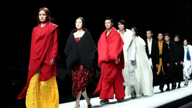 китайские модели на подиуме