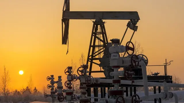 நெடுவாசலில் ஹைட்ரோகார்பன் எடுக்கும் திட்டம் - நடிகர் விஷால் மனு தள்ளுபடி