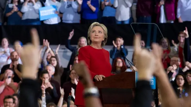 Во время президентской избирательной кампании 2016 года кандидат от демократов Хиллари Клинтон была нечестна в 32% своих утверждений (у Трампа - 70%)