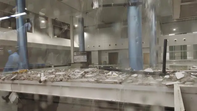 อาคารผู้โดยสารพังเสียหายที่สนามบินดอนเมือง