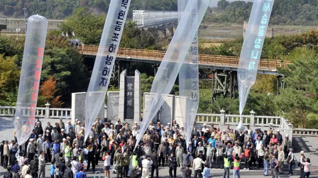 South Korean conservative activists launch large balloons carrying anti-Pyongyang leaflets and radios at Imjingak peace park in Paju near the Demilitarized zone separating the two Koreas on October 10, 2009.