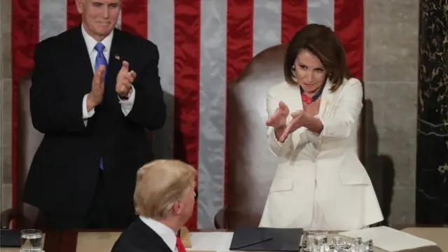 Pelosi na akụru Trump aka