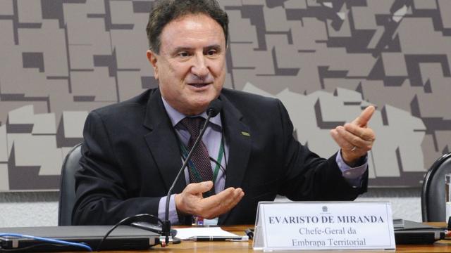 Chefe-geral da Empresa Brasileiramais de 1 gol betnacionalPesquisa Agropecuária (Embrapa Territorial), Evaristo Eduardomais de 1 gol betnacionalMiranda na Comissãomais de 1 gol betnacionalAgricultura e Reforma Agrária (CRA) do Senado realiza audiência interativa para discutir Planomais de 1 gol betnacionalMacrologística do Agro.