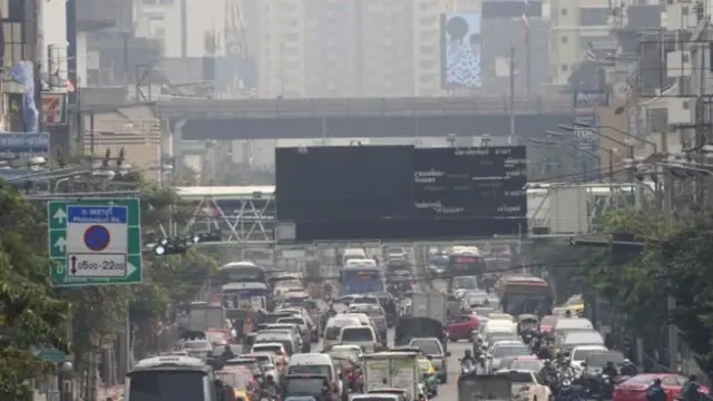 Penduduk Bangkok didorong untuk tidak menggunakan kendaraan.