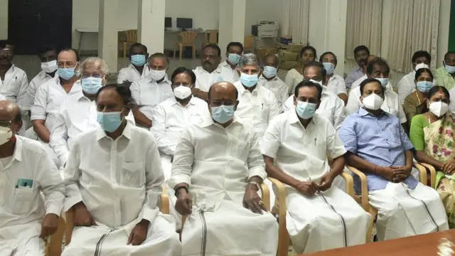 அதிமுக
