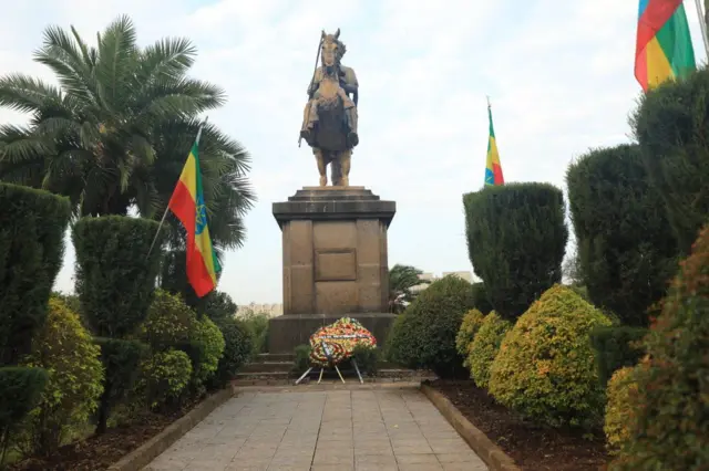 ኣብ ኣዲስ ኣበባ ዝርከብ ከሰሓሕብ ዝጸንሐ ሓወልቲ ሃጸይ ሚኒሊክ