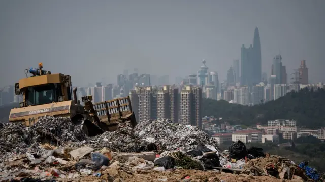 هونغ كونغ تعاني من مشكلة كبيرة بسبب النفايات