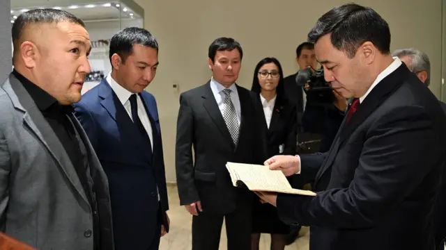 Президент Садыр Жапаров күндөлүктү улуттук таберик деп атады