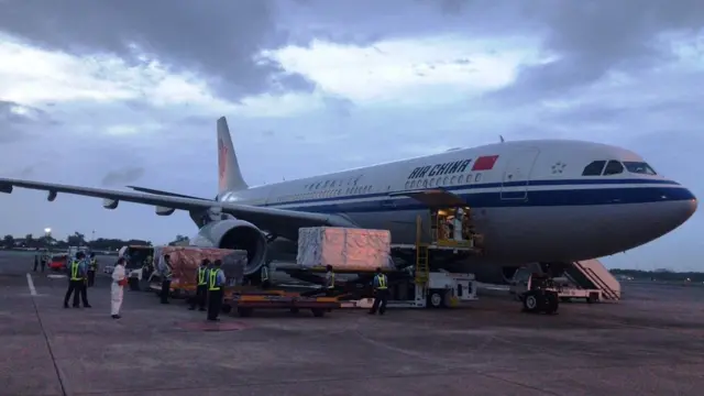 ဇူလိုင် ၂၃ ရက်မှာ တရုတ်နိုင်ငံက လှူဒါန်းတဲ့ ကာကွယ်ဆေး ၂ သန်းထဲက ပထမအသုတ် ဆေး ၇ သိန်း ရောက်လာ