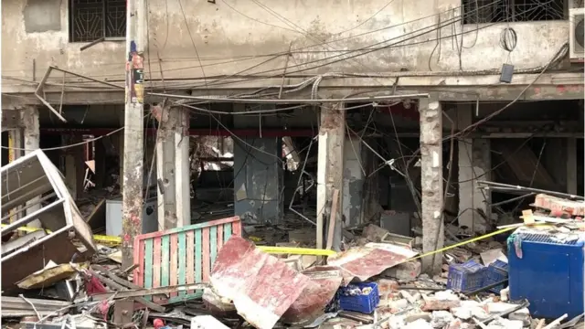 মগবাজারে বিস্ফোরণের শিকার ভবনটির সামনের ছবি