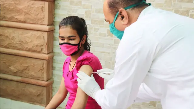 15 నుంచి 18 ఏండ్ల లోపు పిల్లలకు కరోనా టీకా వేయనున్నారు
