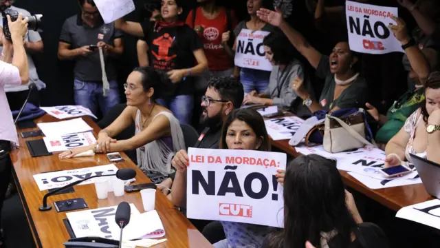 Discussão sobre projetojogo suspenso pixbetleijogo suspenso pixbetcomissão especial da Escola Sem Partido