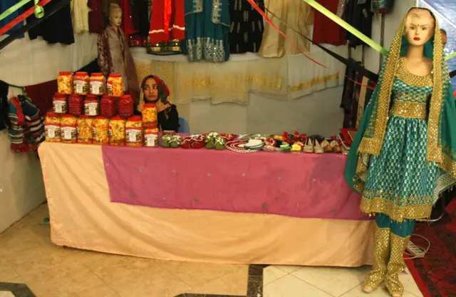 د هراتي ښځو لاسي صنایعو نندارتون