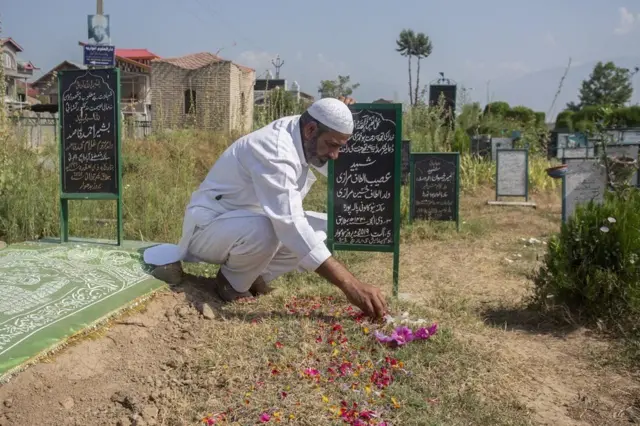 अल्ताफ़ हुसैन, 55
