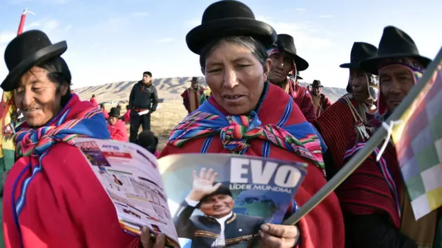 Indígenas bolivianos simpatizantes de Evo Morales.