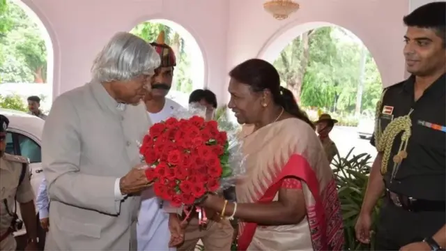 દ્રૌપદી મુર્મૂએ ઈ.સ. 1997માં પોતાની રાજકીય કારકિર્દીની શરૂઆત વૉર્ડ કાઉન્સિલર તરીકે કરી હતી