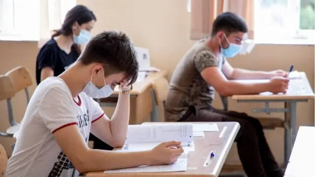 buraxılış imtahanı keçirilir