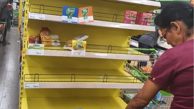 அத்தியாவசிய பொருட்களுக்கு தட்டுப்பாடு