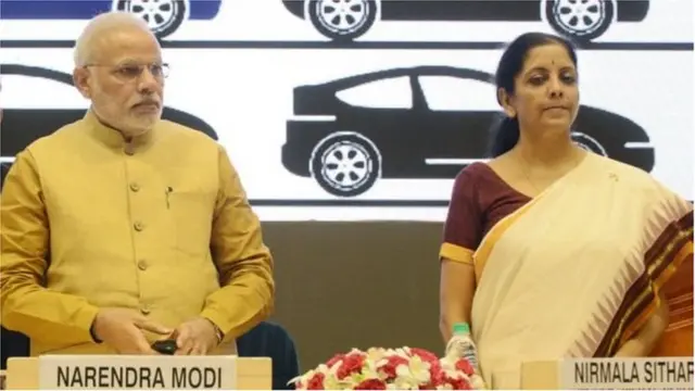 ప్రధాని మోదీ, ఆర్థిక మంత్రి నిర్మలా సీతారామన్