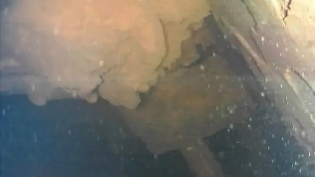 บางส่วนของผนังบริเวณฐานโครงสร้างคอนกรีตซึ่งเป็นที่ตั้งของถังแรงดันบรรจุแกนปฏิกรณ์นิวเคลียร์