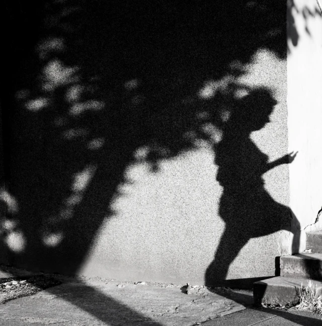 Sombra de mujer.