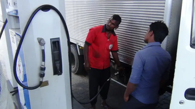 இலங்கையில் பெட்ரோல் விநியோகம் அத்தியாவசிய சேவையாக அறிவிப்பு