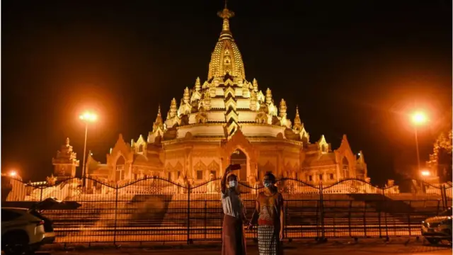 Một ngôi chùa ở ngoại ô Yangon