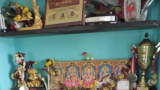 सरोजा का घर