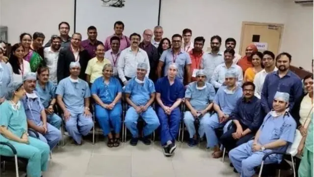 డాక్టర్ శైలేష్‌తో ఆయన టీం సభ్యులు