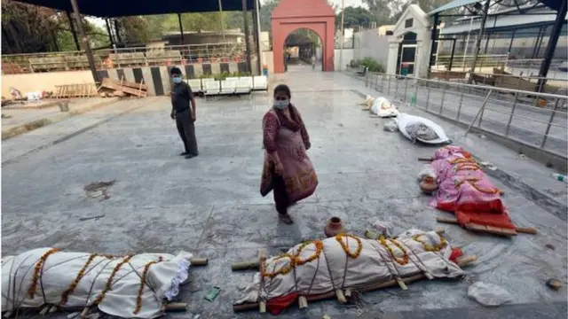 جثث لهنود قضوا جراء الإصابة بفيروس كورونا