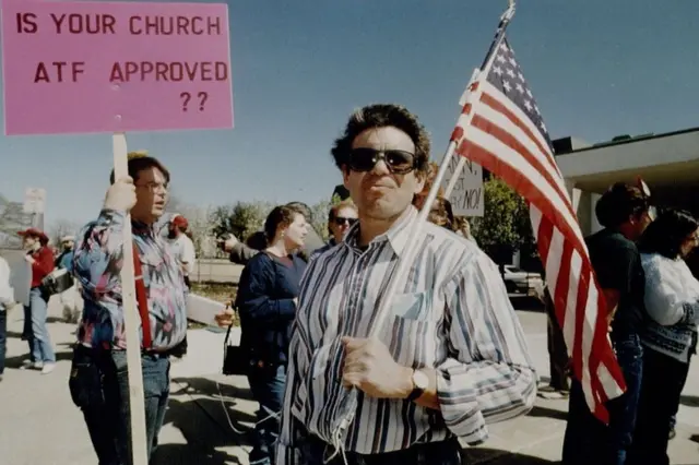 Protes menentang pengepungan Waco pada 1993