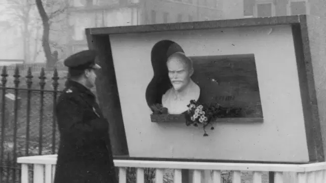 Памятник Ленину