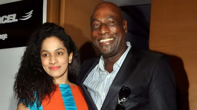 विवयन रिचर्ड्स के साथ मसाबा गुप्ता