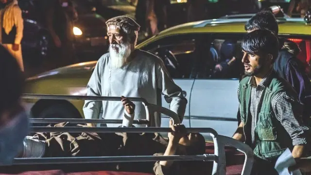 કાબુલ ઍરપૉર્ટ પર થયેલા હુમલાનું દૃશ્ય