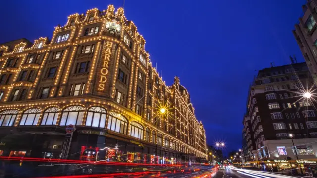 Fachada da lojatabela futebol virtual bet365 gratisluxo Harrods, à noite