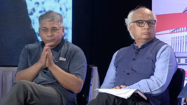 परिसंवादात बोलताना प्रकाश आंबेडकर आणि सुधींद्र कुलकर्णी