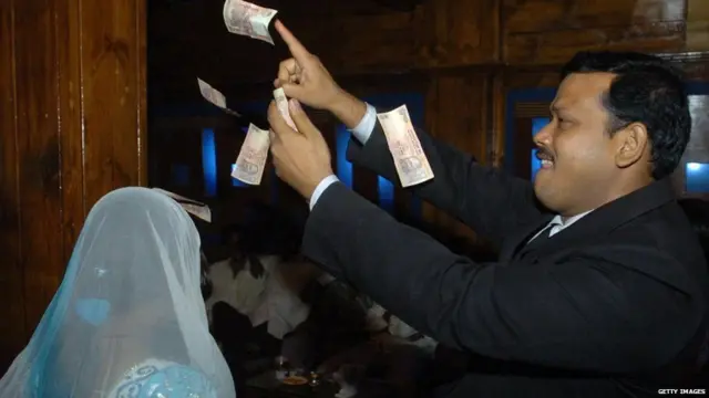 బార్ డ్యాన్సర్లు