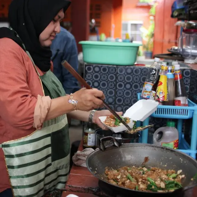 ดุนเนีย กากาเคน บรรจุอาหารลงกล่อง